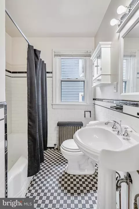 Bath - 5311 Highview Rd, Halethorpe, MD 21227 photo 1 of 5