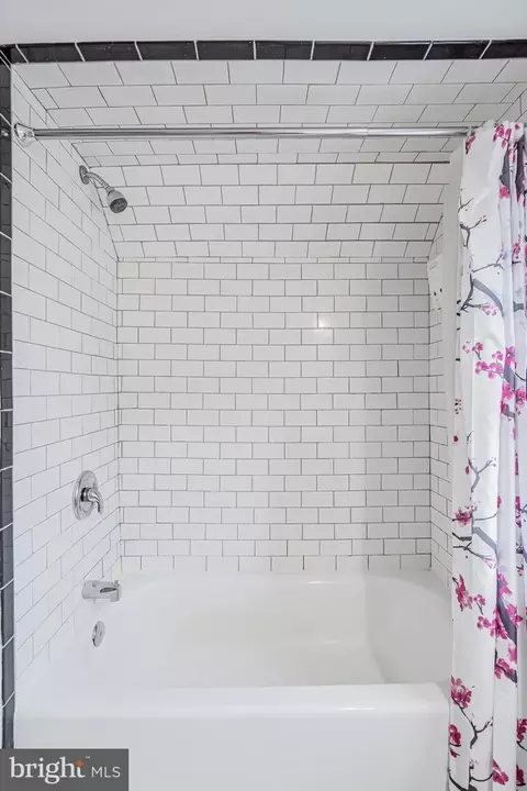 Bath - 5311 Highview Rd, Halethorpe, MD 21227 photo 4 of 5