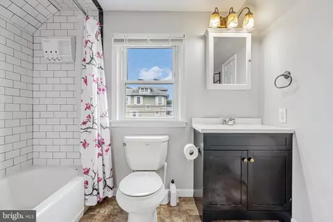 Bath - 5311 Highview Rd, Halethorpe, MD 21227 photo 3 of 5
