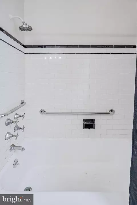 Bath - 5311 Highview Rd, Halethorpe, MD 21227 photo 2 of 5