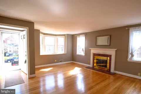 Entry Way - 320 Lambeth, Catonsville, MD 21228 photo 1 of 6