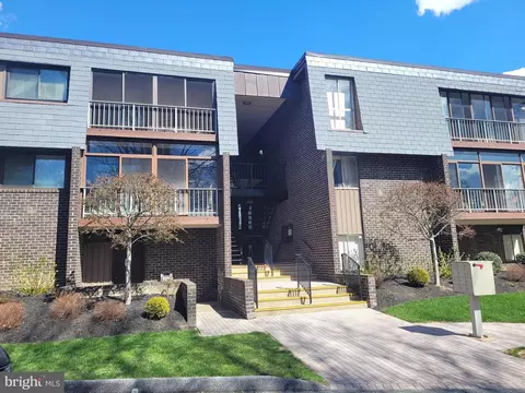 6 Stonehenge Cir #3, Pikesville, MD 21208