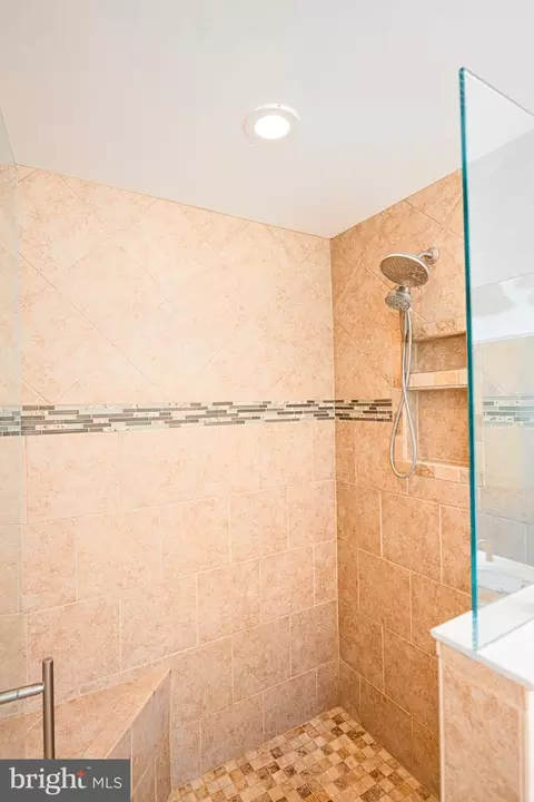 Bath - 13513 Devonfield Dr, Baldwin, MD 21013 photo 6 of 11