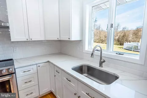Kitchen - 13513 Devonfield Dr, Baldwin, MD 21013 photo 1 of 4