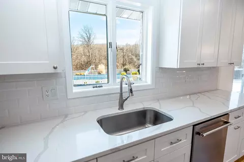 Kitchen - 13513 Devonfield Dr, Baldwin, MD 21013 photo 2 of 4