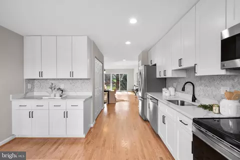10 Lacosta Ct, Towson, MD 21204
