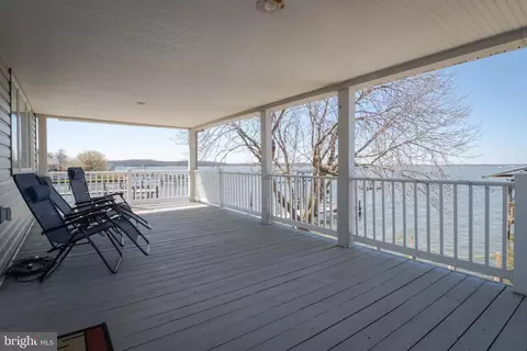 Exterior - 2822 Bay Dr, Sparrows Point, MD 21219 photo 2 of 25