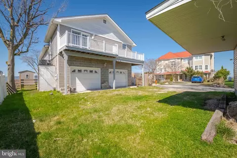 Exterior - 2822 Bay Dr, Sparrows Point, MD 21219 photo 8 of 25