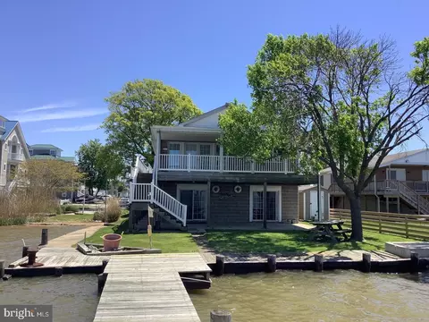 Exterior - 2822 Bay Dr, Sparrows Point, MD 21219 photo 1 of 25