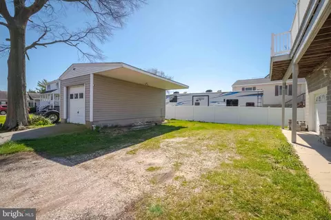 Exterior - 2822 Bay Dr, Sparrows Point, MD 21219 photo 6 of 25