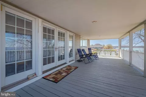 Exterior - 2822 Bay Dr, Sparrows Point, MD 21219 photo 4 of 25