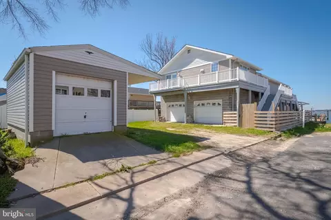 Exterior - 2822 Bay Dr, Sparrows Point, MD 21219 photo 10 of 25