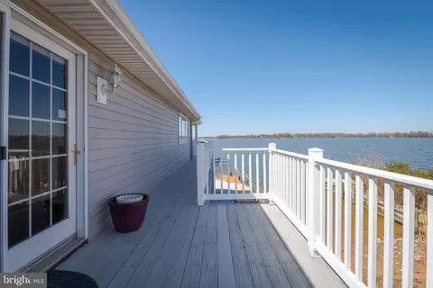 Exterior - 2822 Bay Dr, Sparrows Point, MD 21219 photo 13 of 25