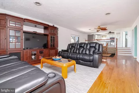 Living - 2822 Bay Dr, Sparrows Point, MD 21219 photo 1 of 7