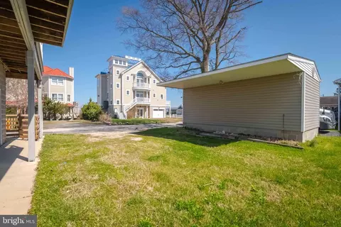 Exterior - 2822 Bay Dr, Sparrows Point, MD 21219 photo 7 of 25