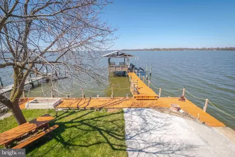 Exterior - 2822 Bay Dr, Sparrows Point, MD 21219 photo 11 of 25