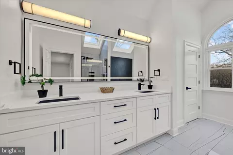 Bath - 2128 Highland Ridge Dr, Phoenix, MD 21131 photo 3 of 8