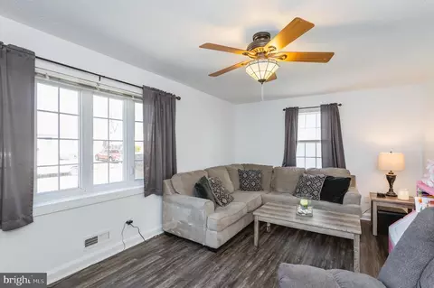 Living - 2923 Illinois, Baltimore Highlands, MD 21227 photo 2 of 3