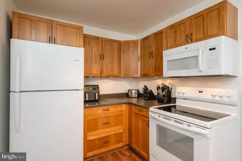 Kitchen - 2923 Illinois, Baltimore Highlands, MD 21227 photo 4 of 8