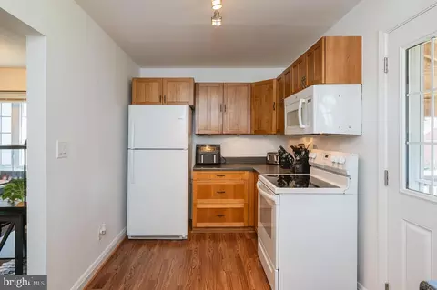 Kitchen - 2923 Illinois, Baltimore Highlands, MD 21227 photo 2 of 8