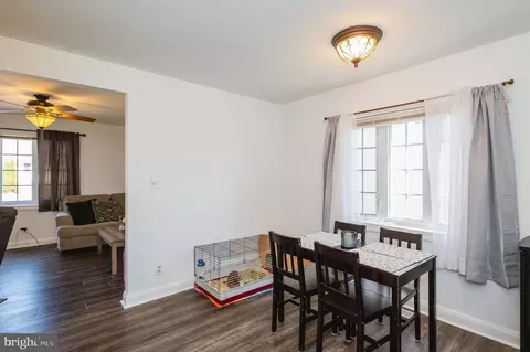 Dining - 2923 Illinois, Baltimore Highlands, MD 21227 photo 2 of 3