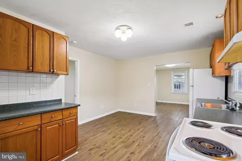 Kitchen - 1911 Monumental Rd, Halethorpe, MD 21227 photo 3 of 4