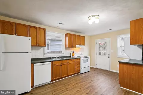 Kitchen - 1911 Monumental Rd, Halethorpe, MD 21227 photo 2 of 4