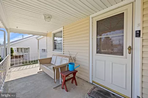 Exterior - 6 Left Wing Dr, Middle River, MD 21220 photo 7 of 11