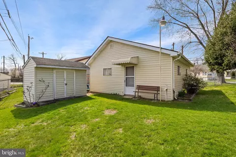 Exterior - 6 Left Wing Dr, Middle River, MD 21220 photo 5 of 11