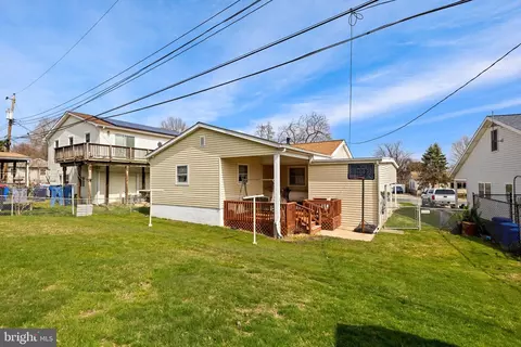 Exterior - 6 Left Wing Dr, Middle River, MD 21220 photo 3 of 11