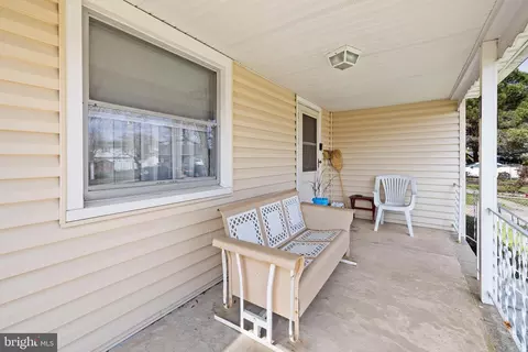 Exterior - 6 Left Wing Dr, Middle River, MD 21220 photo 8 of 11