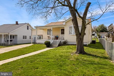 6 Left Wing Dr, Middle River, MD 21220