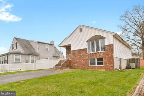 210 Oak Ave, Essex, MD 21221