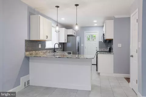 Kitchen - 8 Oakwood Rd, Dundalk, MD 21222 photo 2 of 5