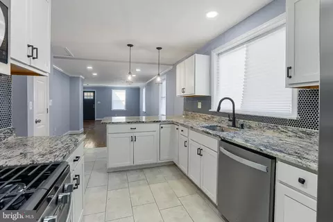 Kitchen - 8 Oakwood Rd, Dundalk, MD 21222 photo 5 of 5
