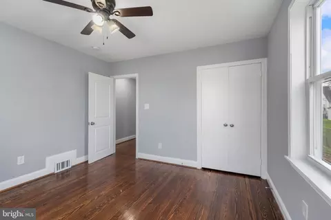 Bedroom - 8 Oakwood Rd, Dundalk, MD 21222 photo 2 of 2