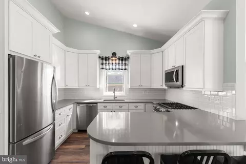 Kitchen - 7635 S Bend Rd, Dundalk, MD 21222 photo 2 of 4