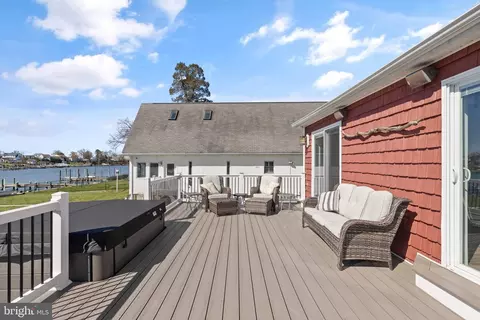 Exterior - 7635 S Bend Rd, Dundalk, MD 21222 photo 2 of 7