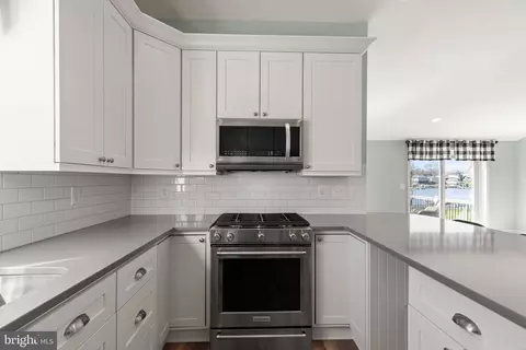 Kitchen - 7635 S Bend Rd, Dundalk, MD 21222 photo 3 of 4