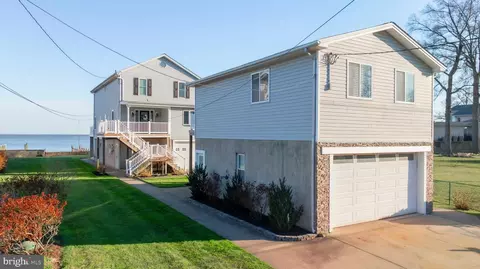 3827 Bay Dr, Middle River, MD 21220