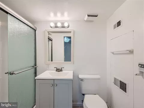 Bath - 8032 Gough St, Baltimore, MD 21224 photo 3 of 4