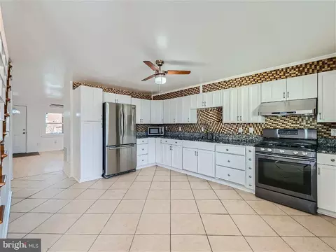 Kitchen - 8032 Gough St, Baltimore, MD 21224 photo 3 of 6