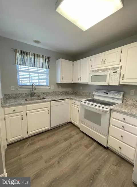 77 Open Gate Ct, Nottingham, MD 21236 photo 5
