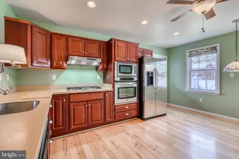 Kitchen - 3138 Cornwall Rd, Dundalk, MD 21222 photo 3 of 5