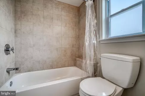 Bath - 3138 Cornwall Rd, Dundalk, MD 21222 photo 8 of 9
