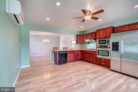 Kitchen - 3138 Cornwall Rd, Dundalk, MD 21222 photo 4 of 5