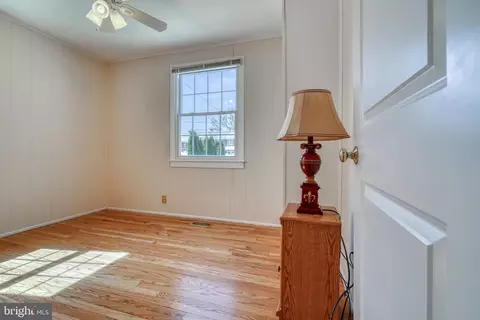 Bedroom - 3138 Cornwall Rd, Dundalk, MD 21222 photo 2 of 4