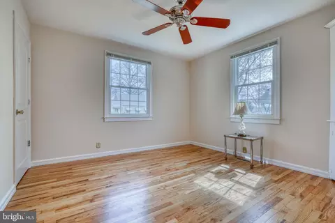 Living - 3138 Cornwall Rd, Dundalk, MD 21222 photo 2 of 4