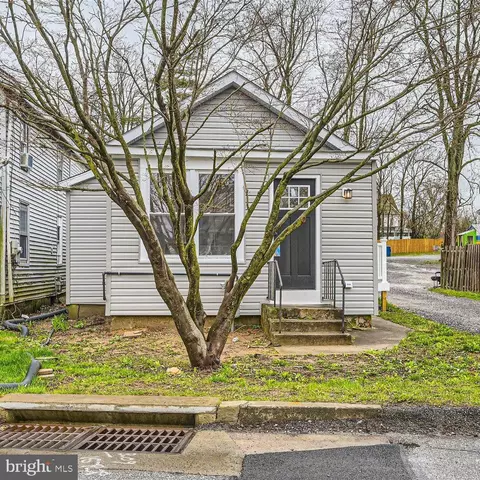 14 Bond Ave, Reisterstown, MD 21136