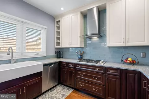 Kitchen - 16 Stablemere Ct, Baltimore, MD 21209 photo 2 of 4